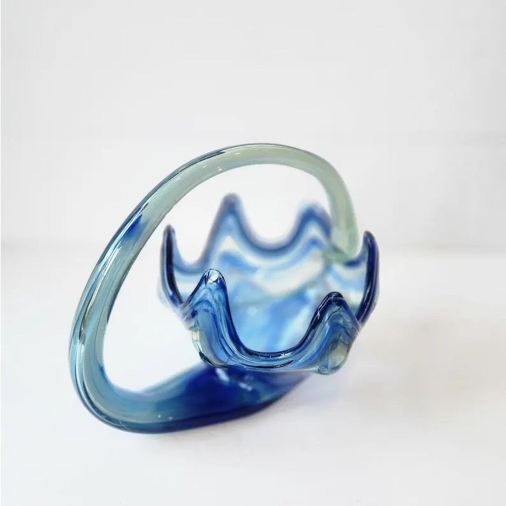 🌸 Vintage Blue Swirl Snake Art Glass Cornucopia Basket, Hand Blown Glass